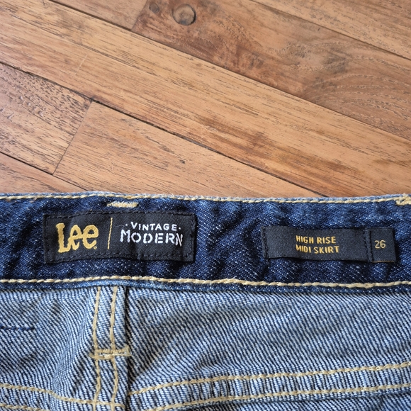 Lee Dark Blue Button-Front Denim Midi Skirt - Picture 7 of 7